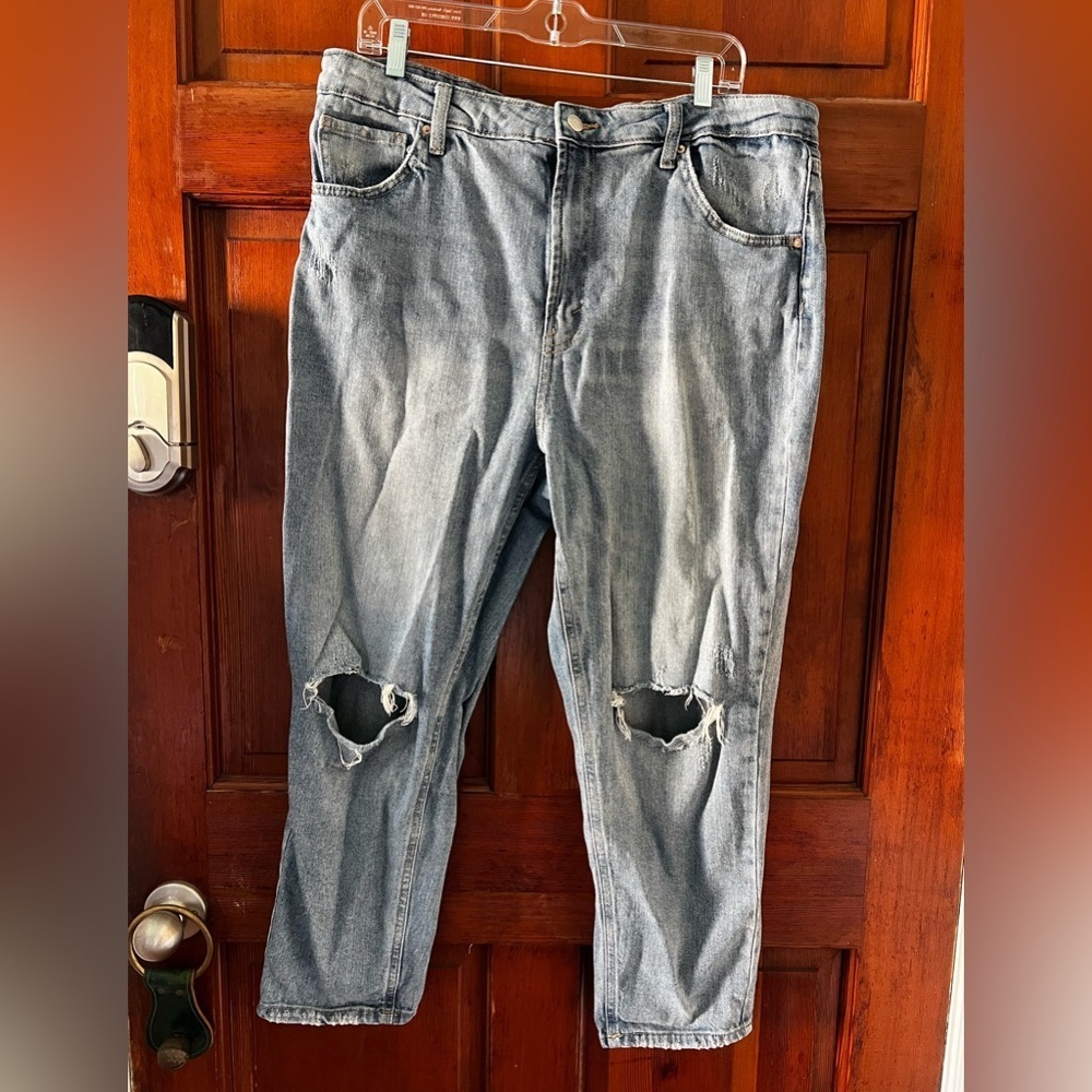 Wild Fable Highest Rise Mom Jeans Women’s Size 18 Distressed Ripped Light Wash